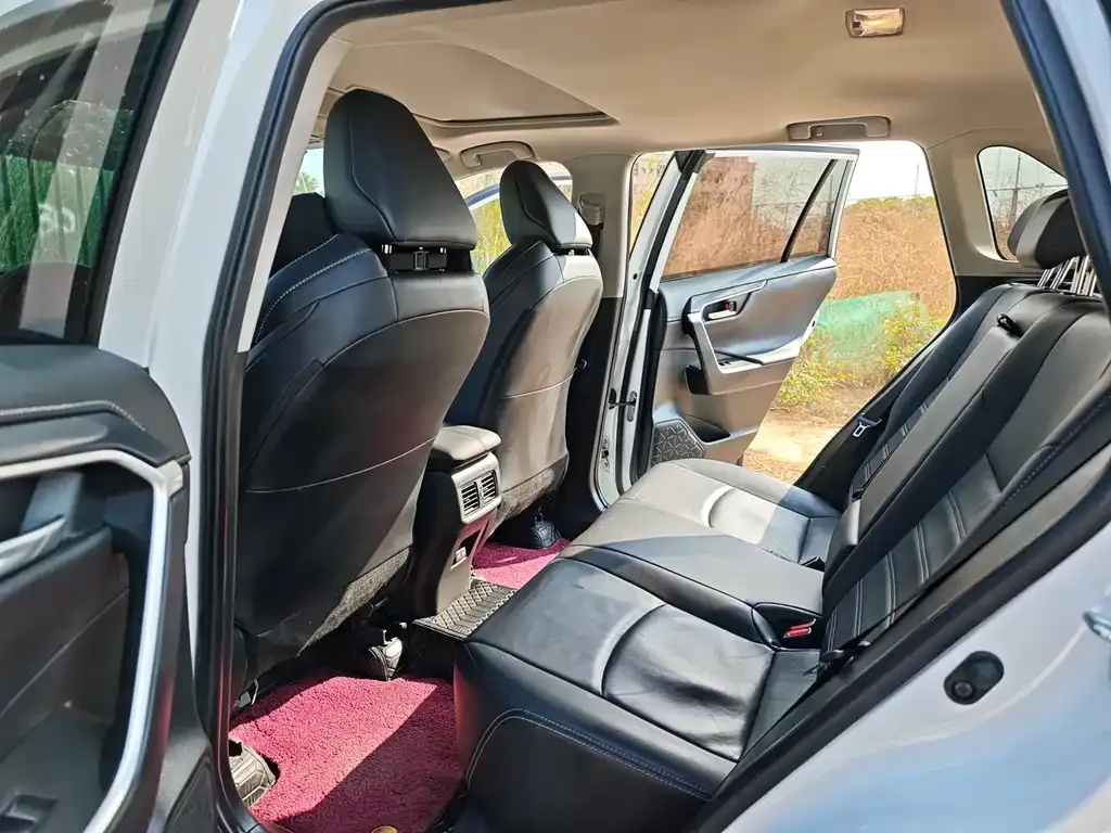 Toyota Wildlander 2022 из CN, фото 3