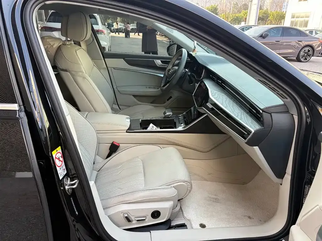 Audi A6L 2023 из CN, фото 8