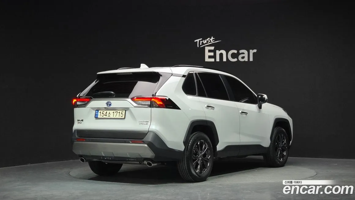 Toyota RAV4 — фото 5