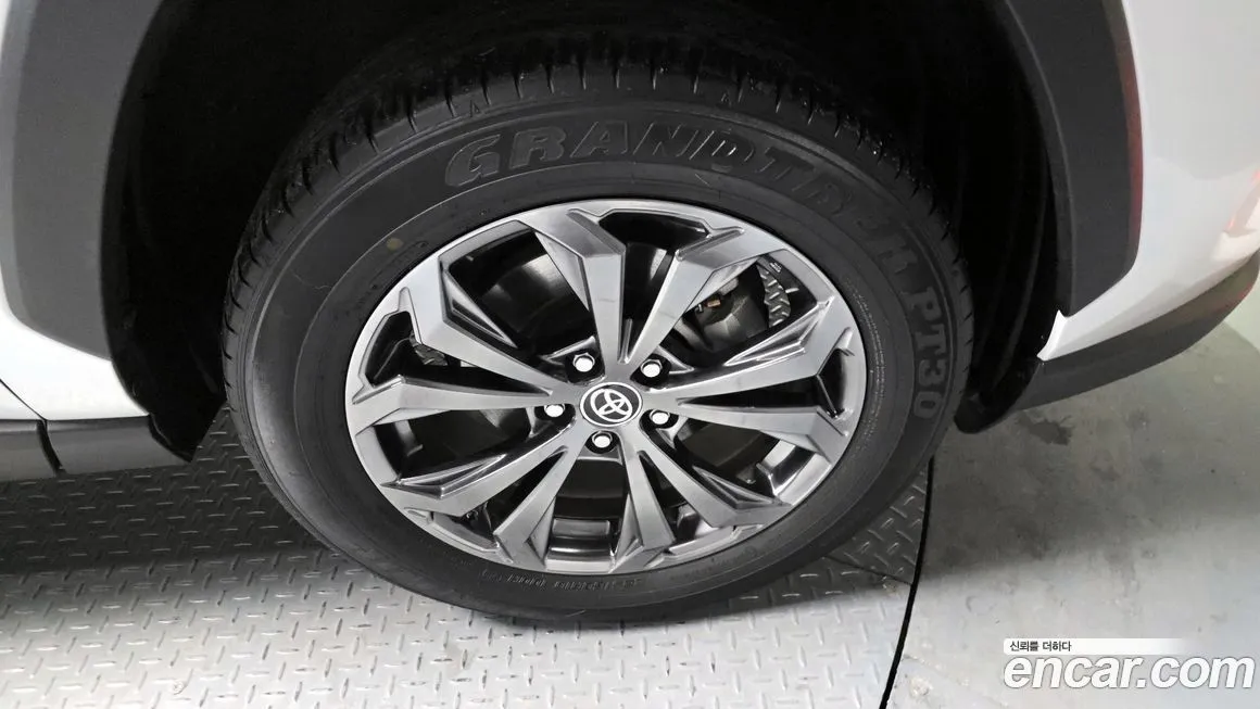 Toyota RAV4 — фото 9