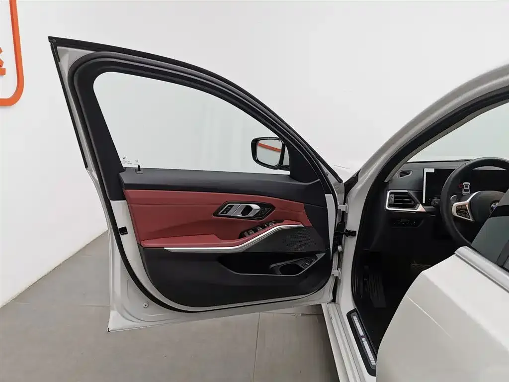 BMW 3 Series 2024 из CN, фото 2