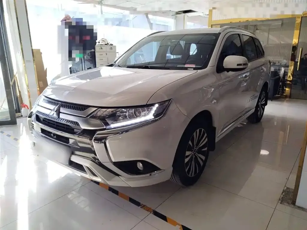 Mitsubishi Outlander 2021 из CN, фото 1