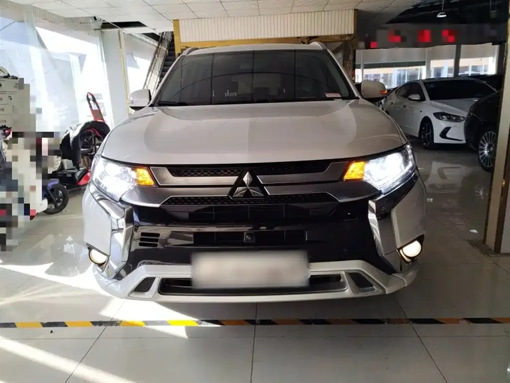 Mitsubishi Outlander 2021 из CN, фото 2
