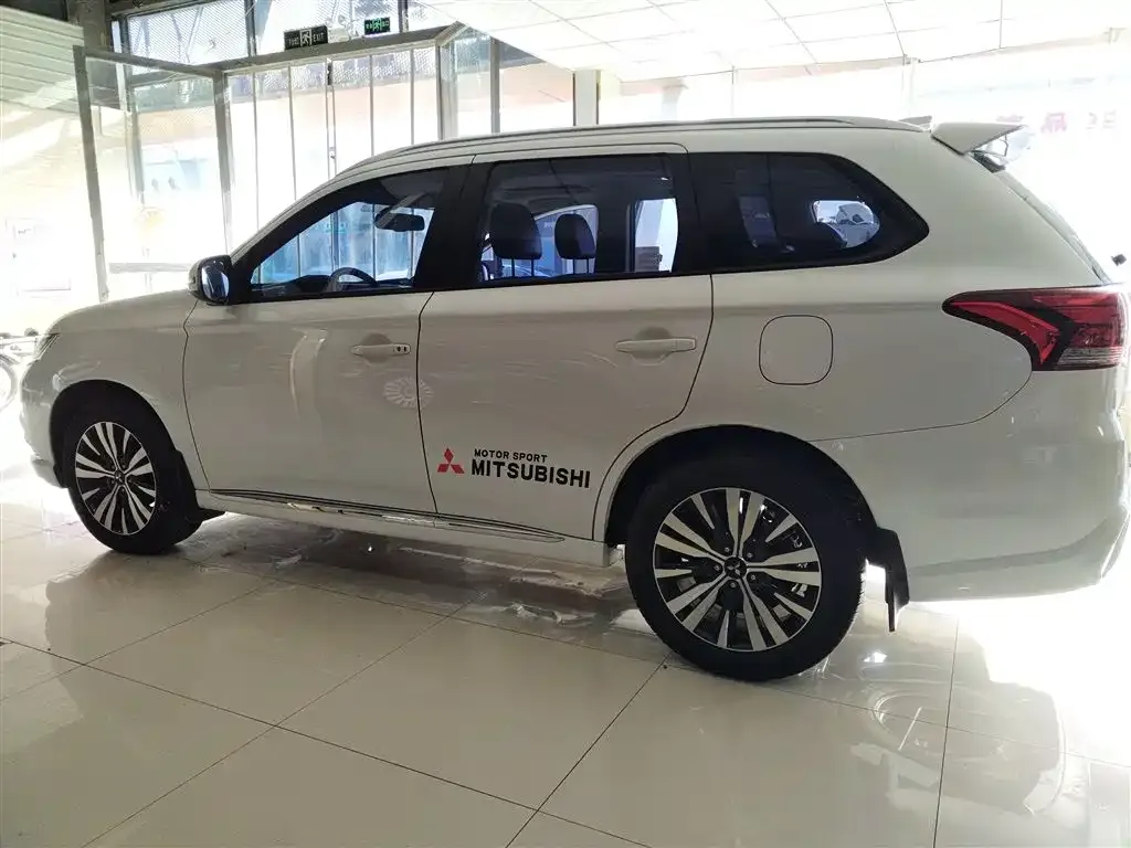 Mitsubishi Outlander 2021 из CN, фото 8
