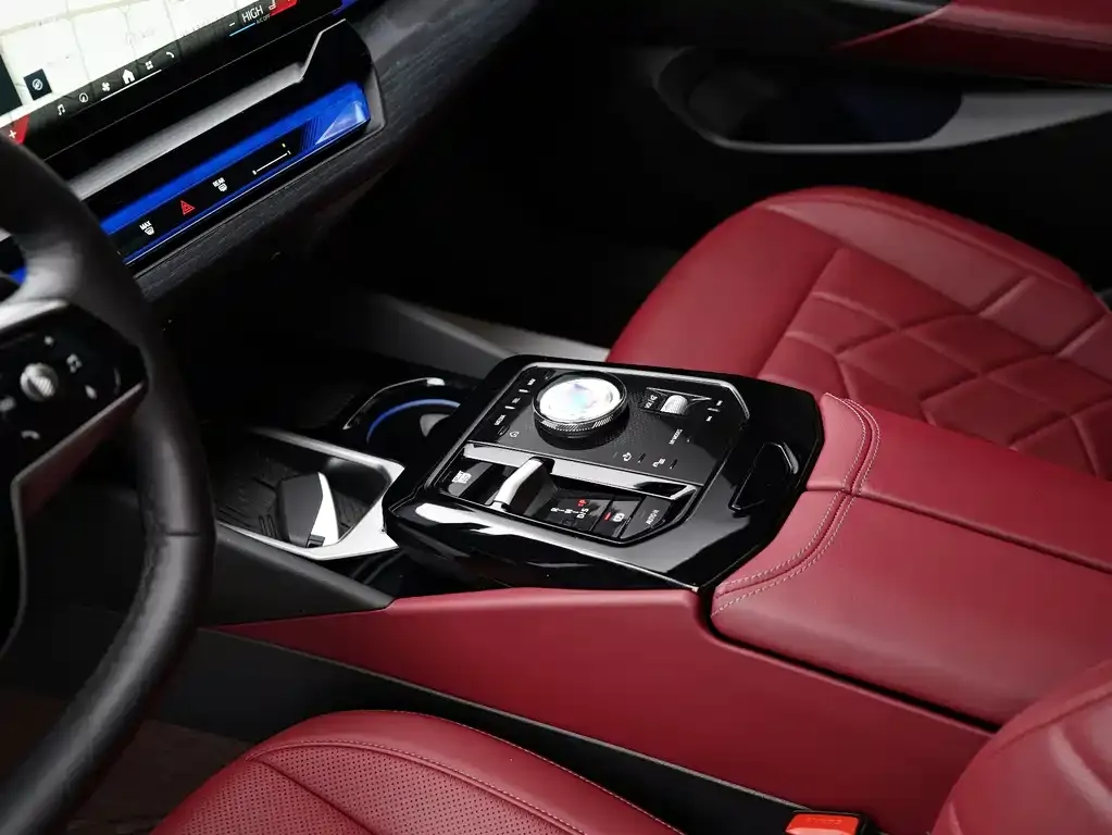 BMW 5 Series 2025 из CN, фото 9