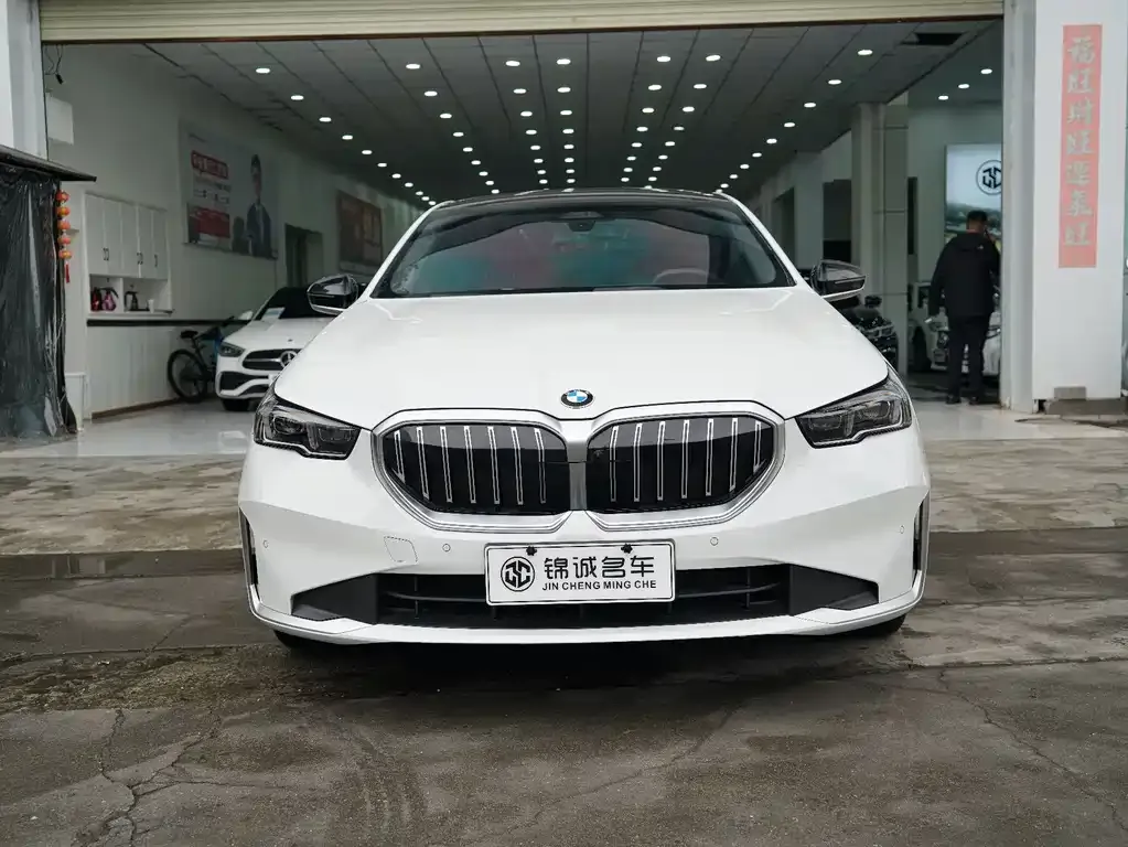 BMW 5 Series 2025 из CN, фото 2