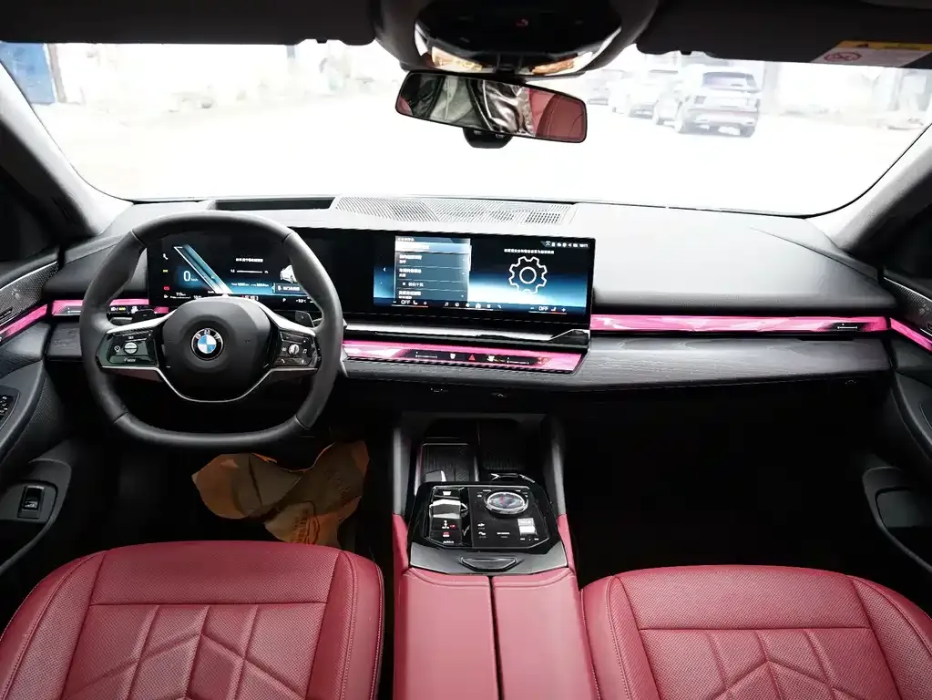 BMW 5 Series 2025 из CN, фото 5