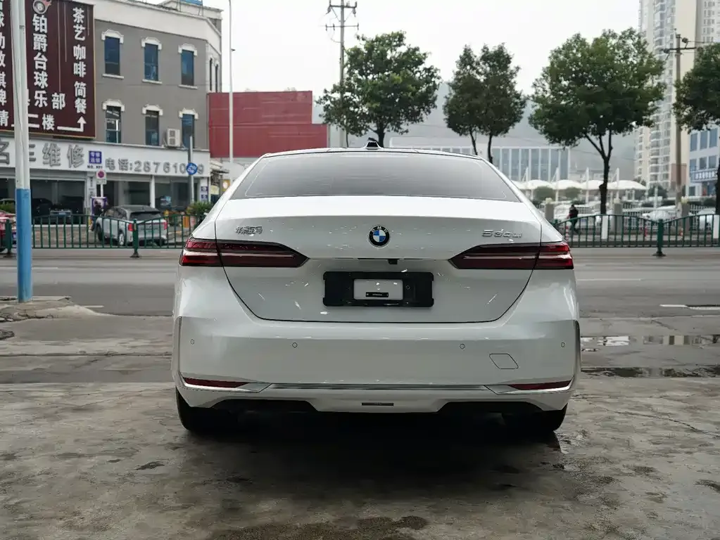 BMW 5 Series 2025 из CN, фото 10