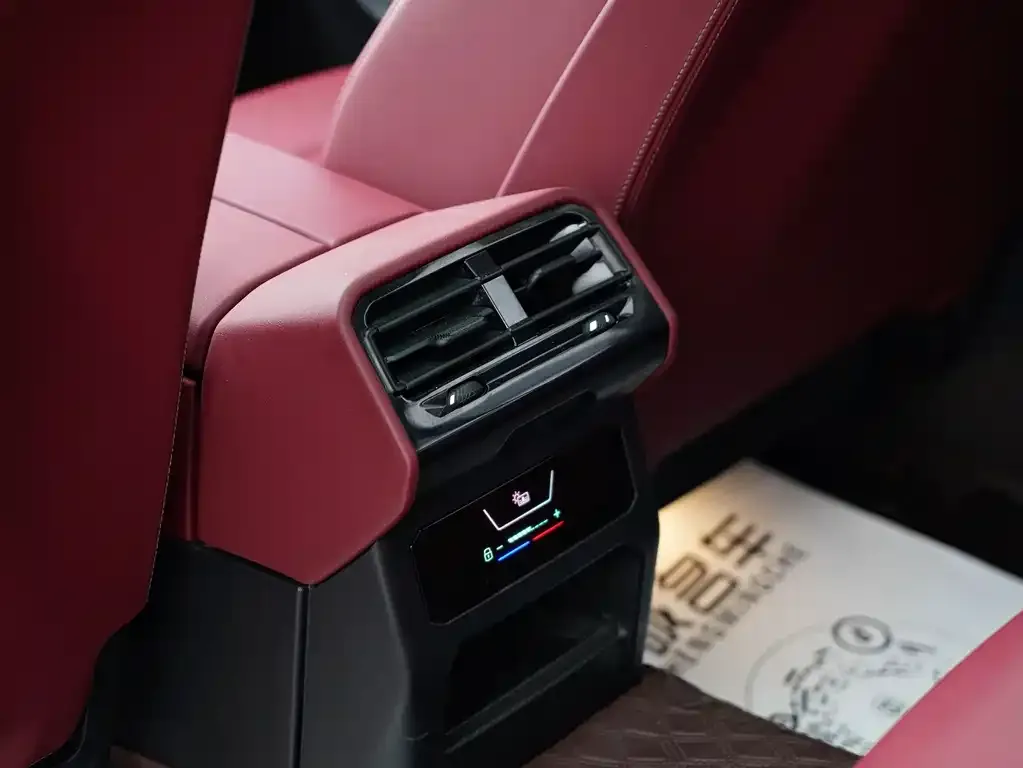 BMW 5 Series 2025 из CN, фото 8