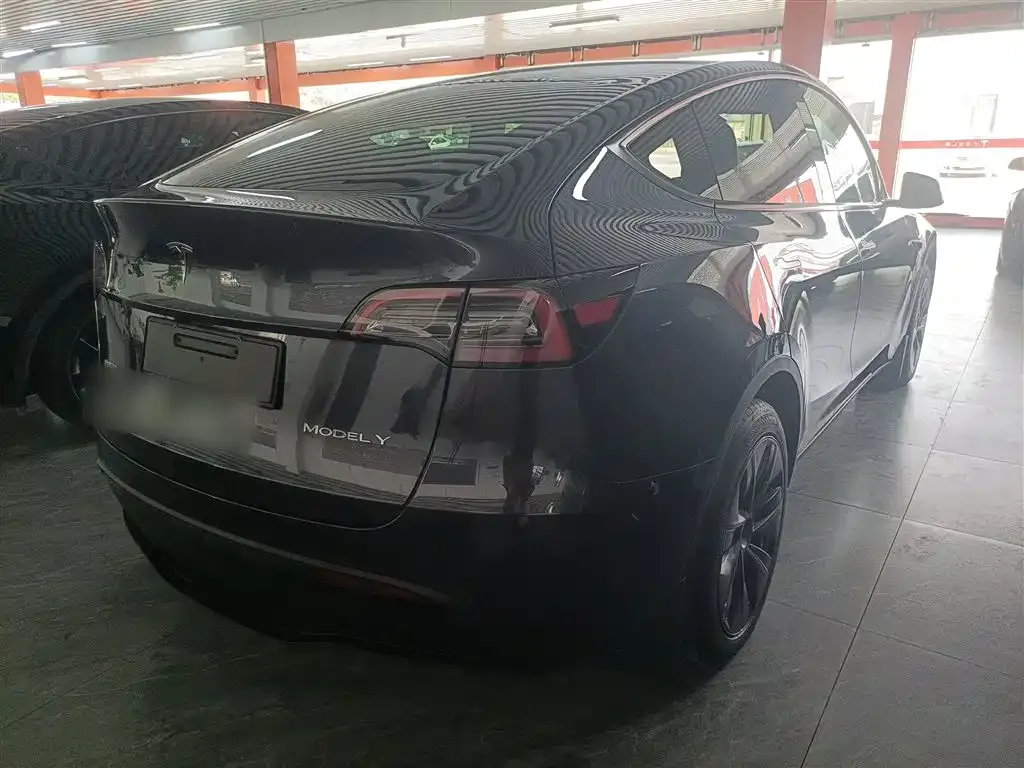 Tesla Model Y — фото 9
