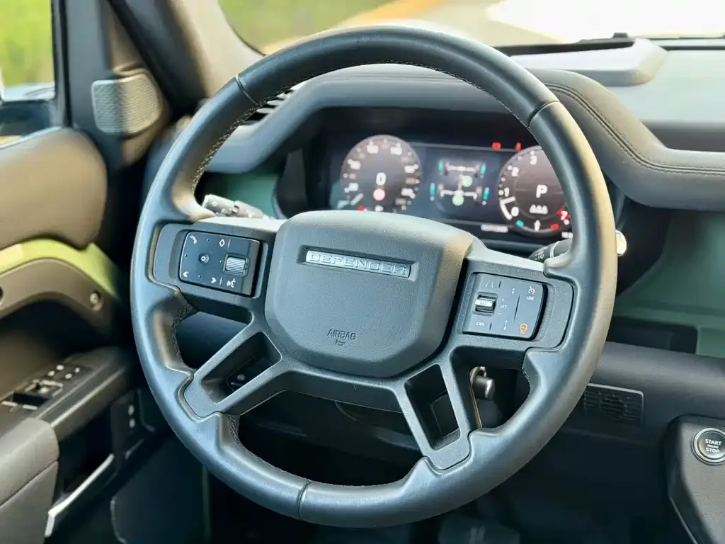 Land Rover Defender — фото 10