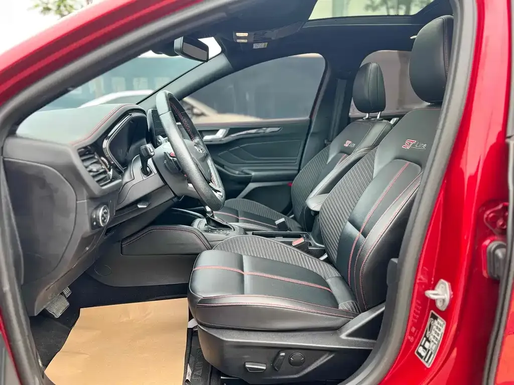 Ford Focus 2022 из CN, фото 9