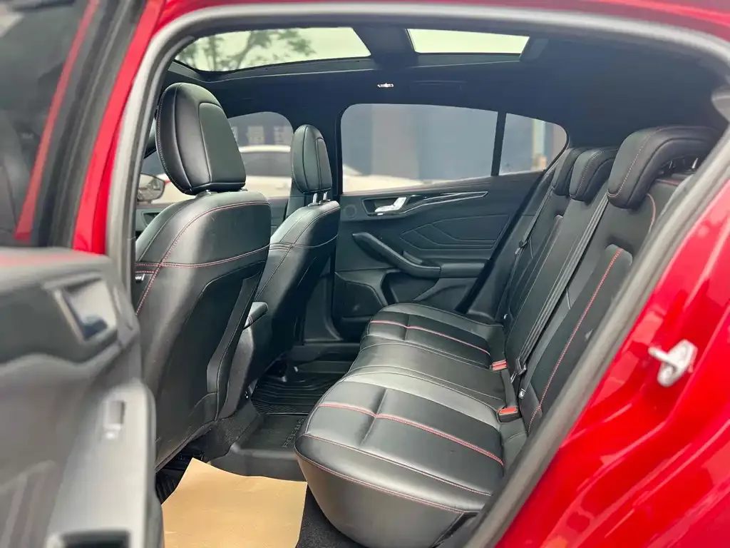Ford Focus 2022 из CN, фото 5