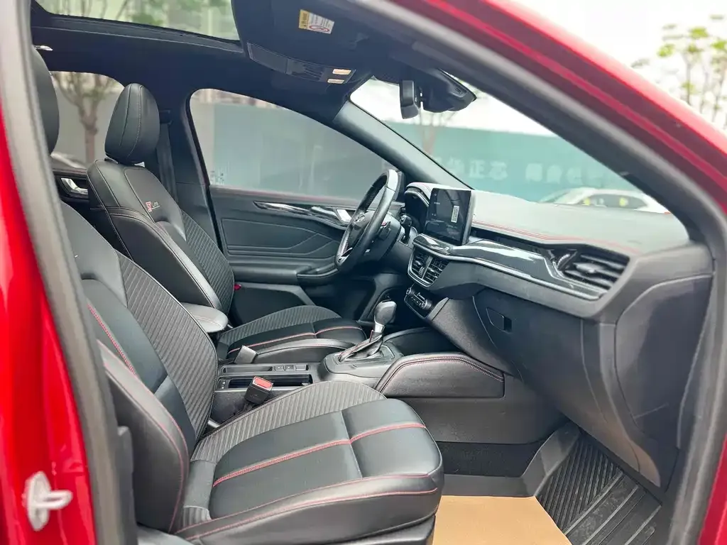 Ford Focus 2022 из CN, фото 2