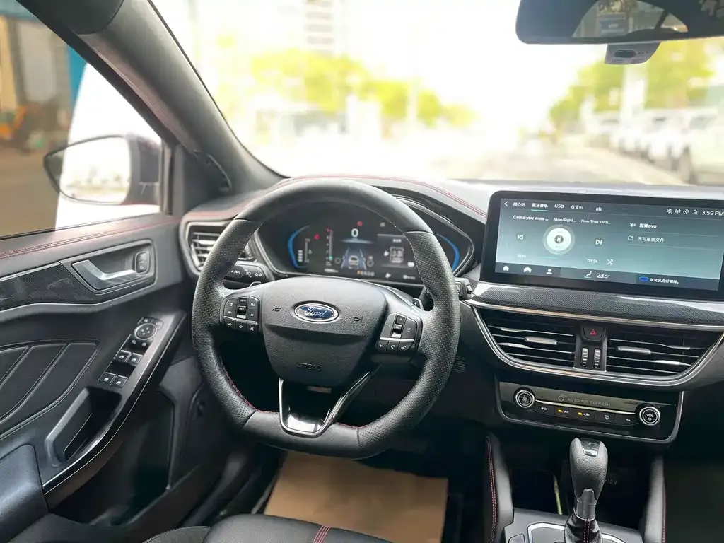 Ford Focus 2022 из CN, фото 10