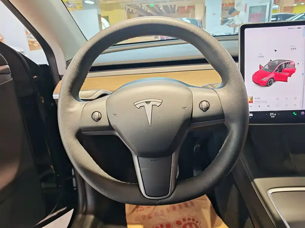 Tesla Model Y — фото 3