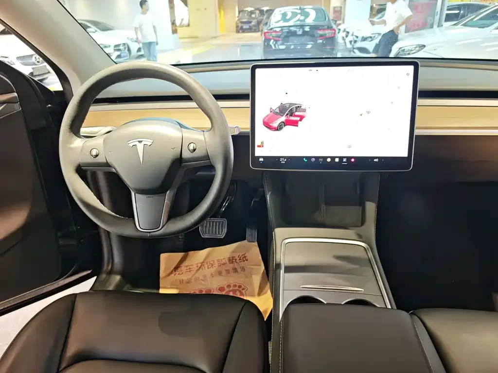 Tesla Model Y — фото 2