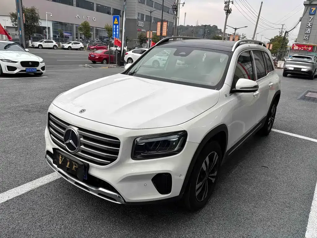 Mercedes-Benz GLB — фото 1