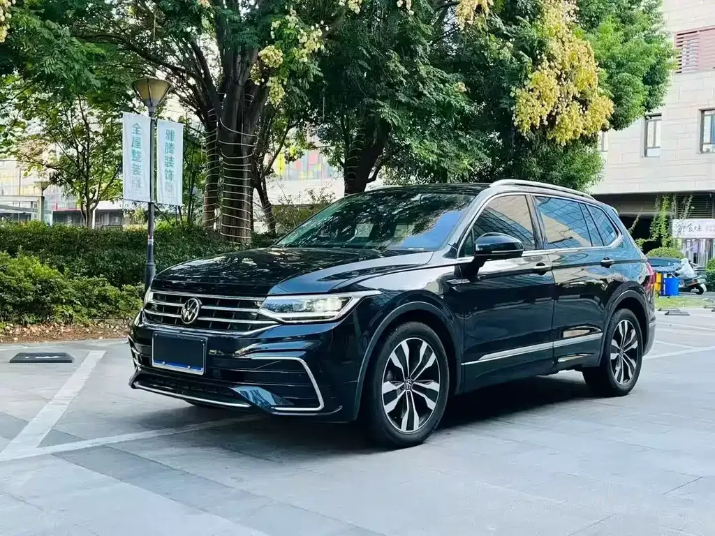 Volkswagen Tiguan L — фото 1