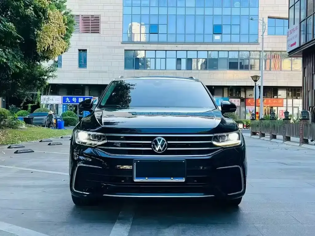 Volkswagen Tiguan L — фото 7