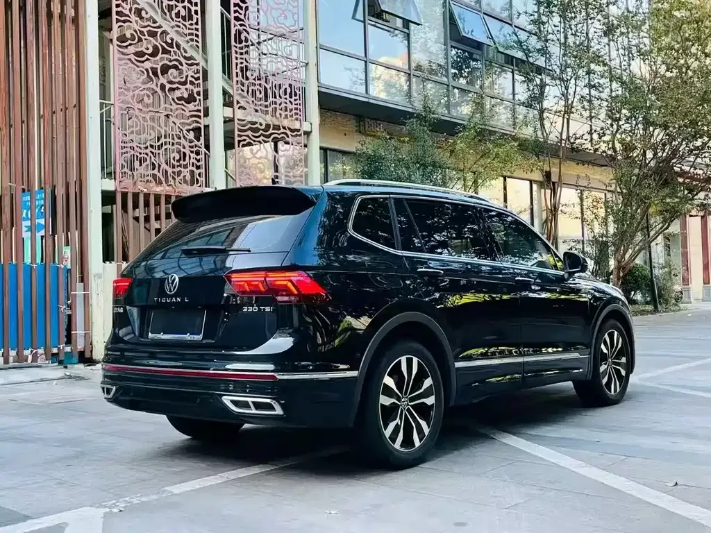 Volkswagen Tiguan L — фото 10