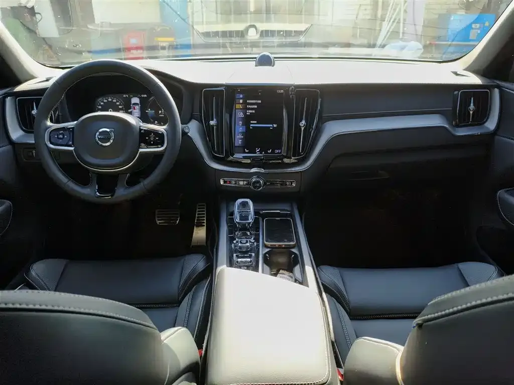 Volvo XC60 PHEV 2021 из CN, фото 10