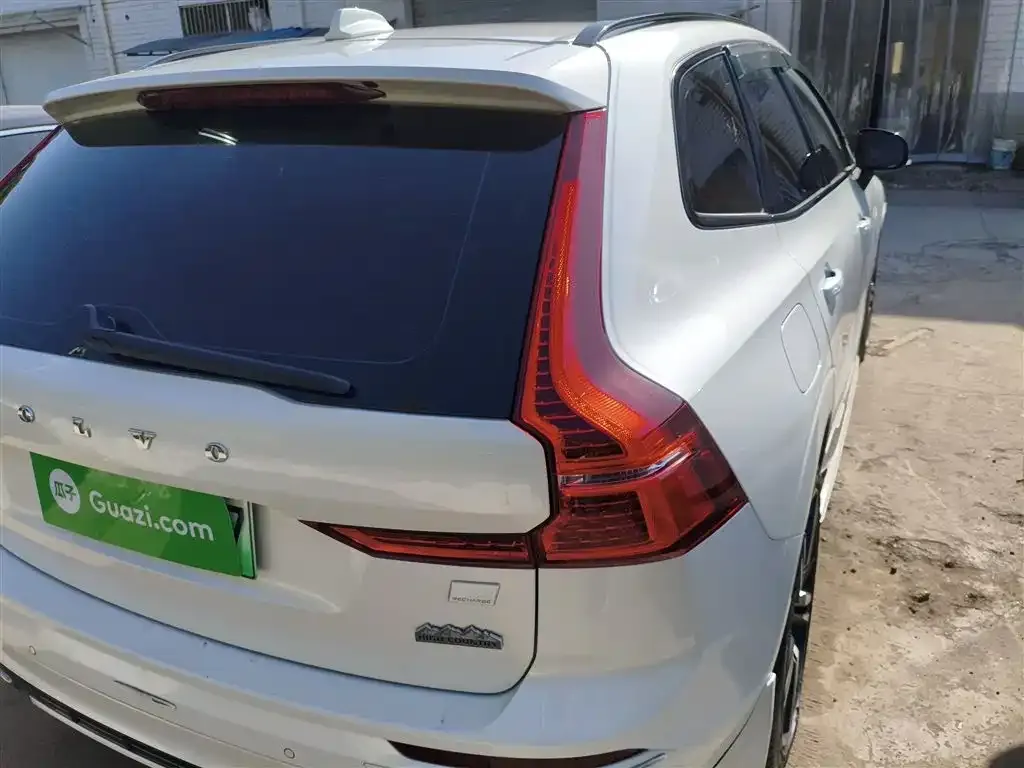 Volvo XC60 PHEV 2021 из CN, фото 8