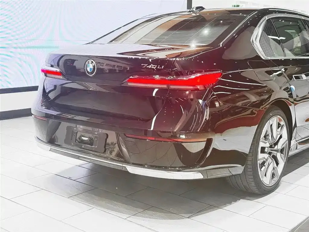 BMW 7 Series 2024 из CN, фото 8