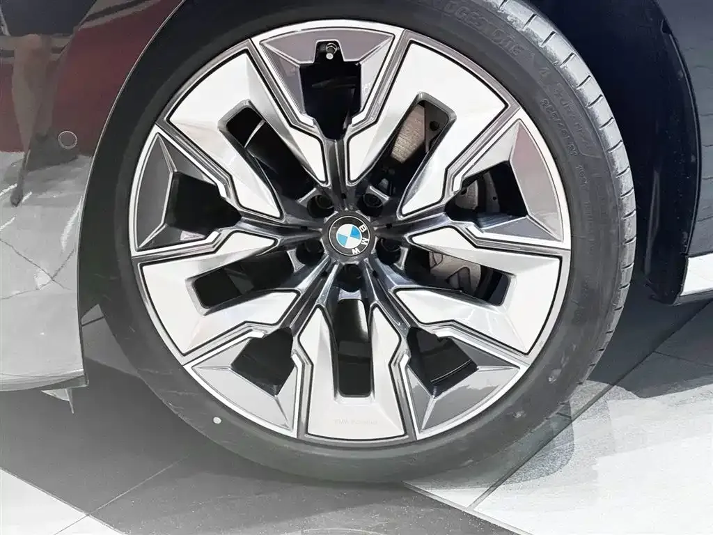 BMW 7 Series 2024 из CN, фото 10