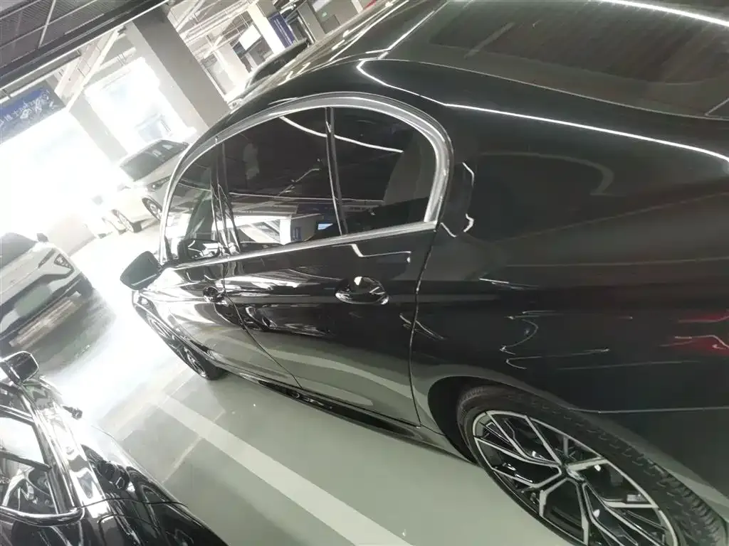 BMW 5 Series 2023 из CN, фото 9