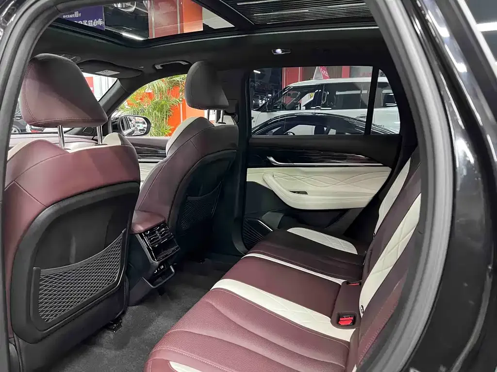 Geely Xingyue L — фото 10