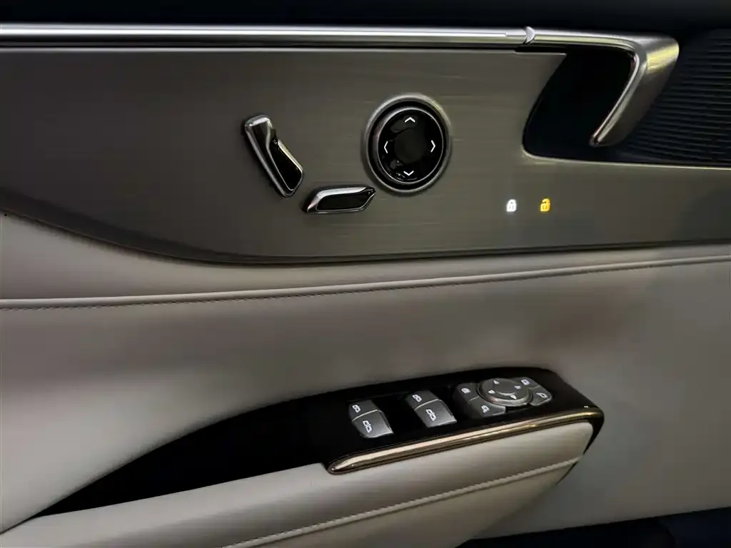 Buick GL8 Hybrid — фото 9