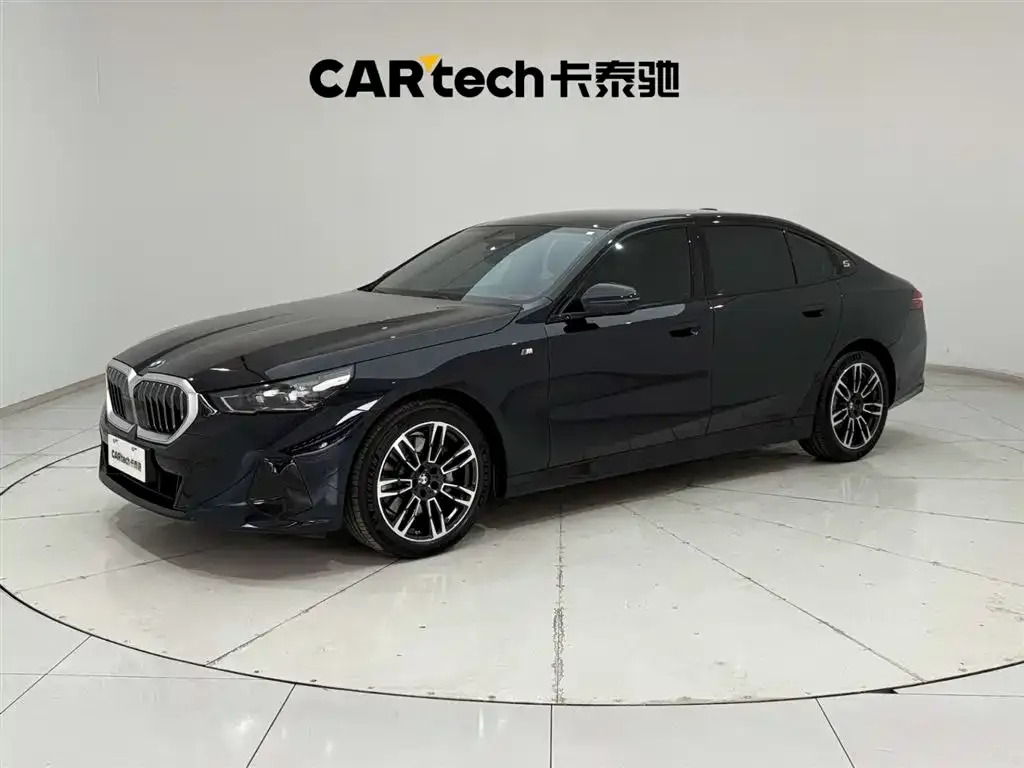 BMW 5 Series 2024 из CN, фото 1