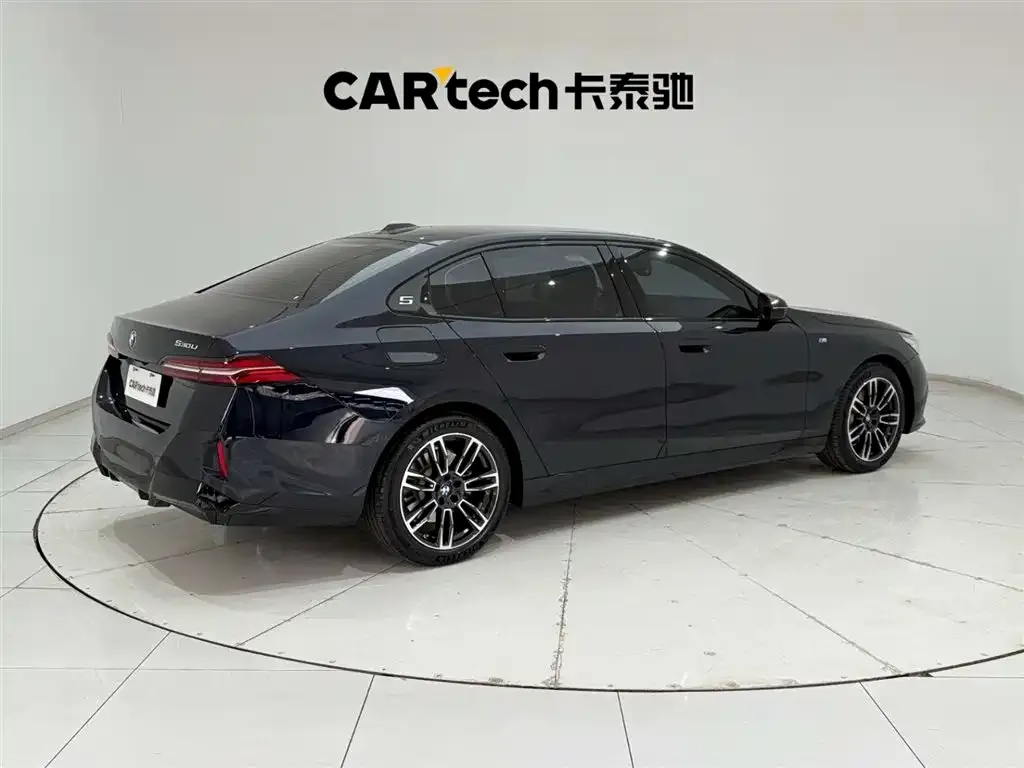 BMW 5 Series 2024 из CN, фото 10