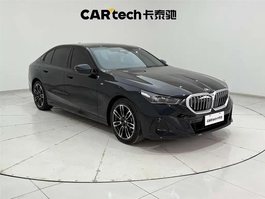 BMW 5 Series 2024 из CN, фото 2