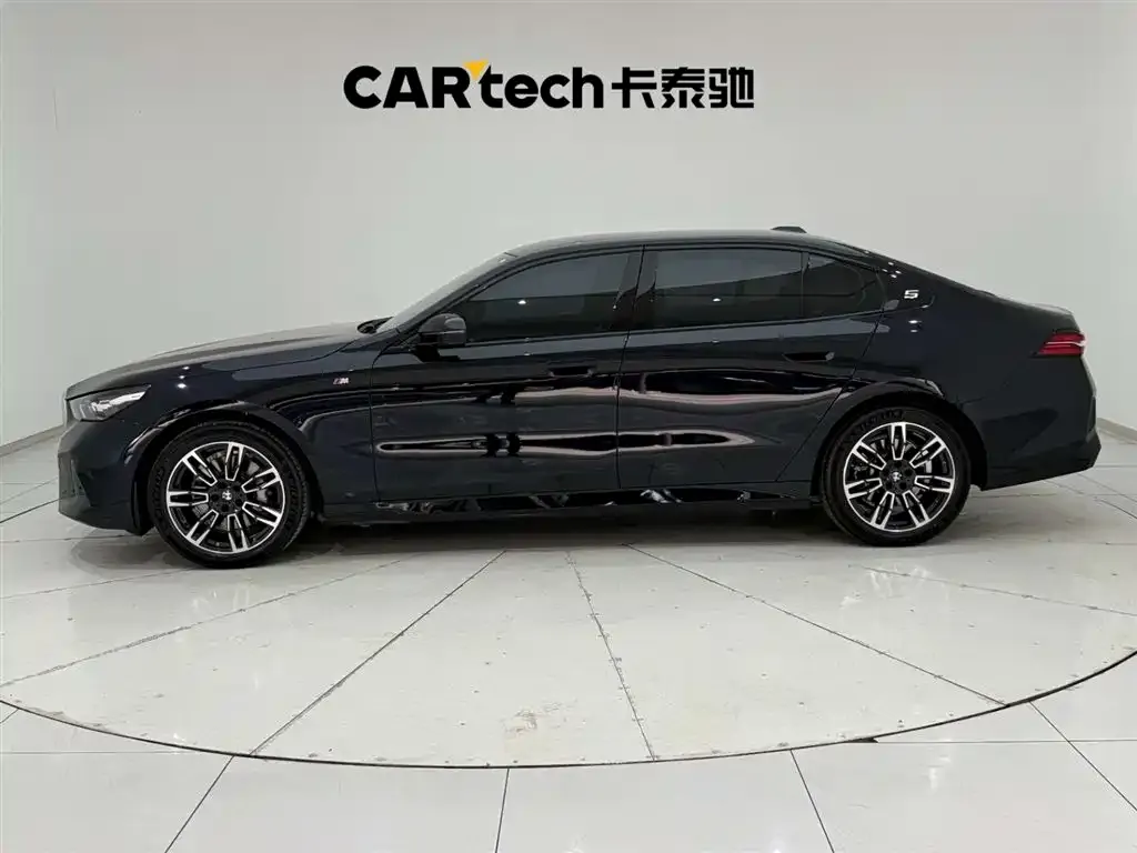 BMW 5 Series 2024 из CN, фото 7