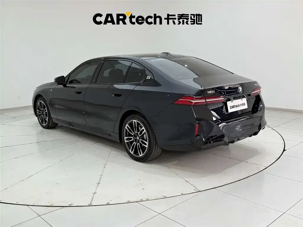 BMW 5 Series 2024 из CN, фото 5