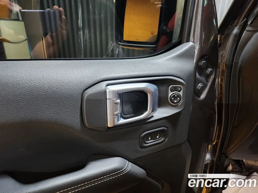 Jeep Wrangler — фото 10