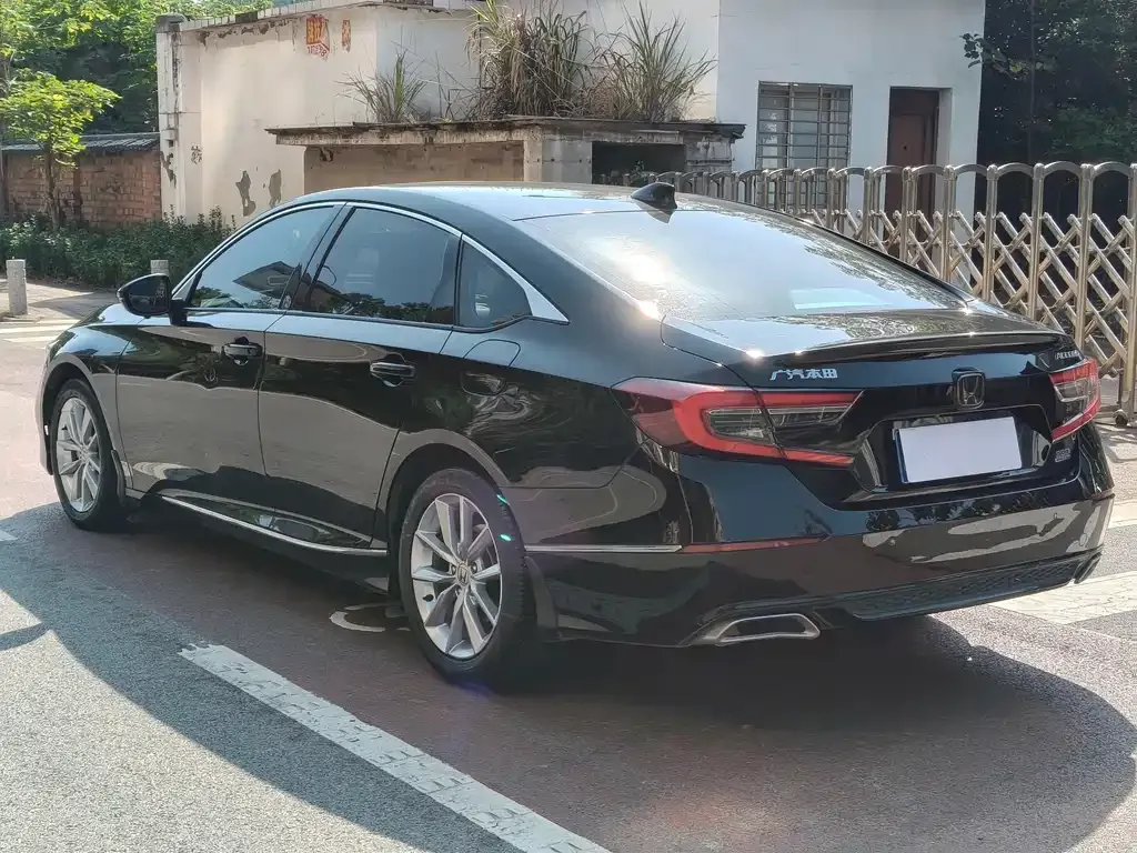Honda Accord — фото 6