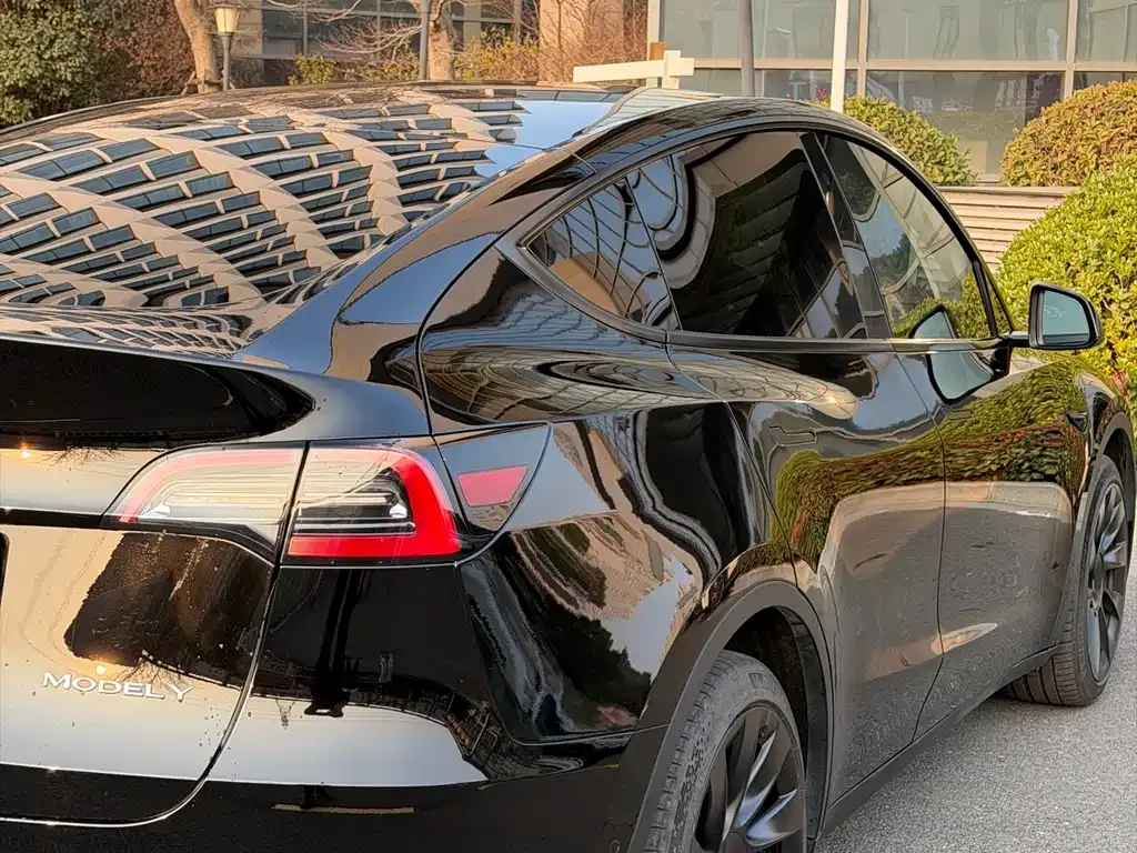 Tesla Model Y — фото 5