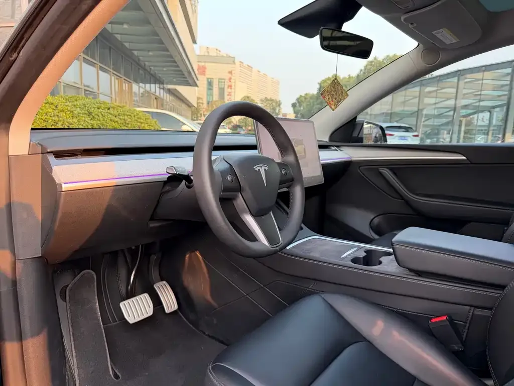 Tesla Model Y — фото 4