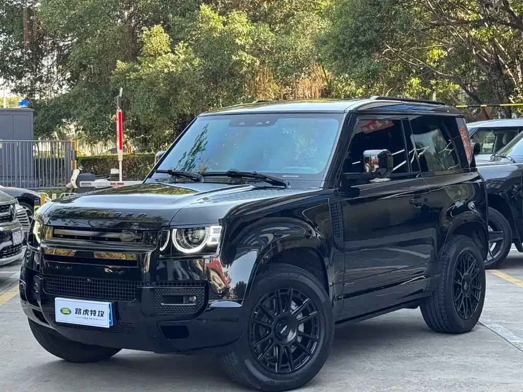 Land Rover Defender — фото 1
