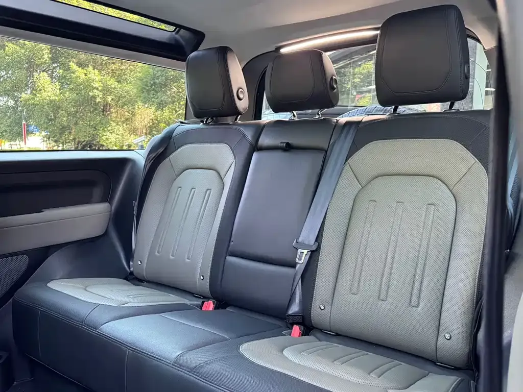 Land Rover Defender — фото 10