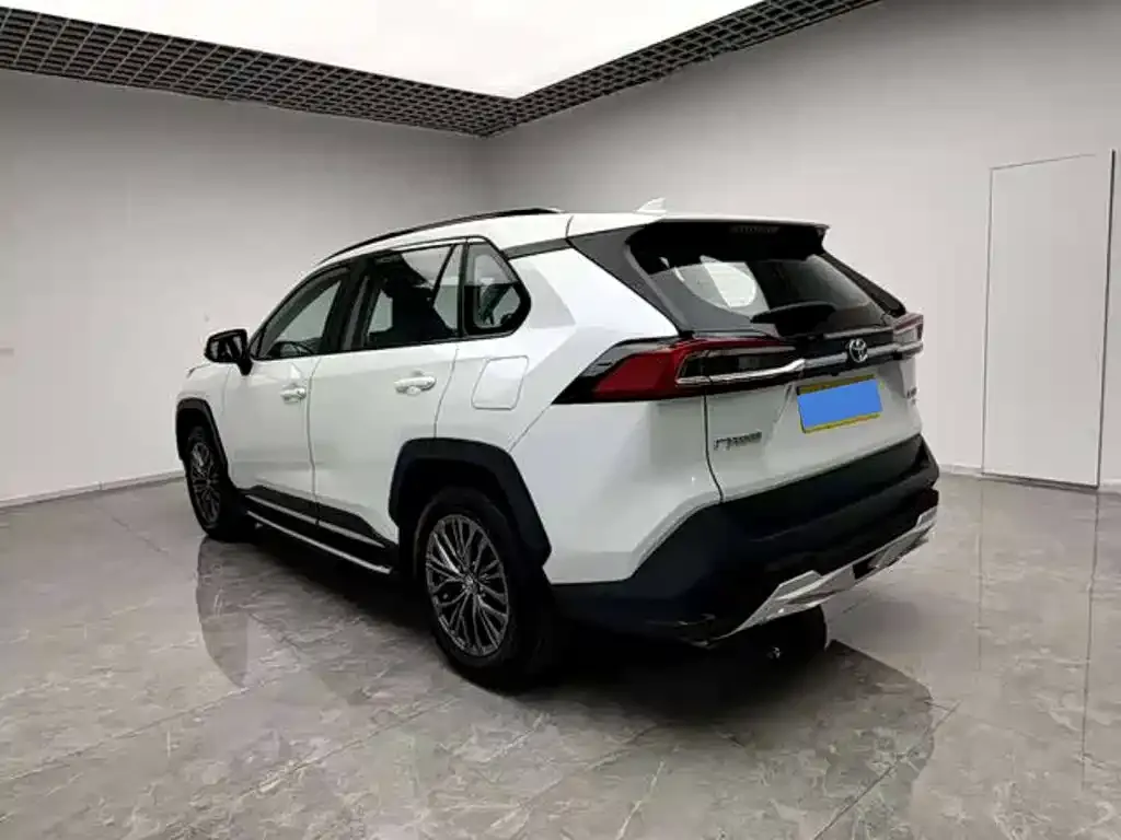 Toyota Wildlander — фото 10