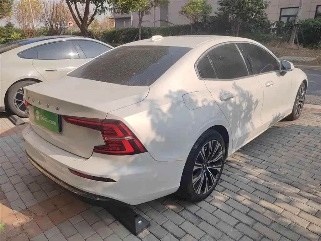 Volvo S60 — фото 10