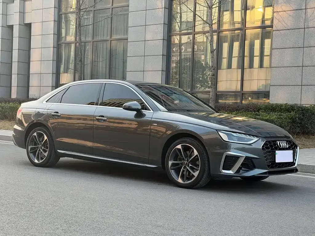 Audi A4L 2023 из CN, фото 6