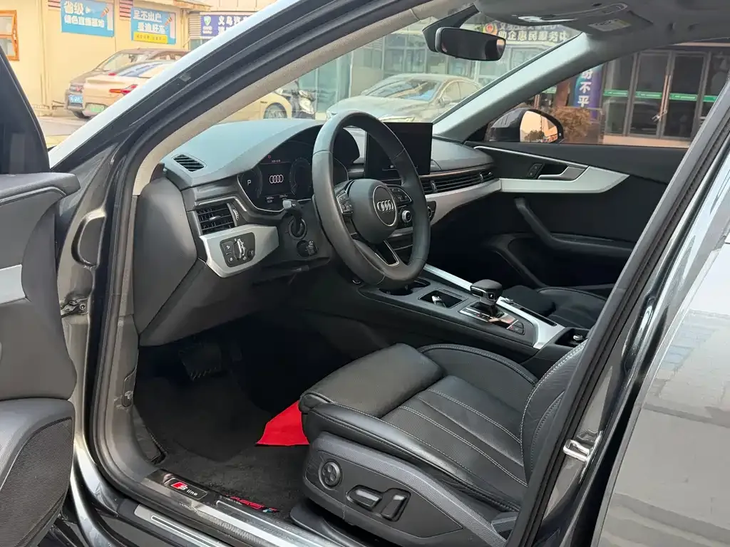 Audi A4L 2023 из CN, фото 10