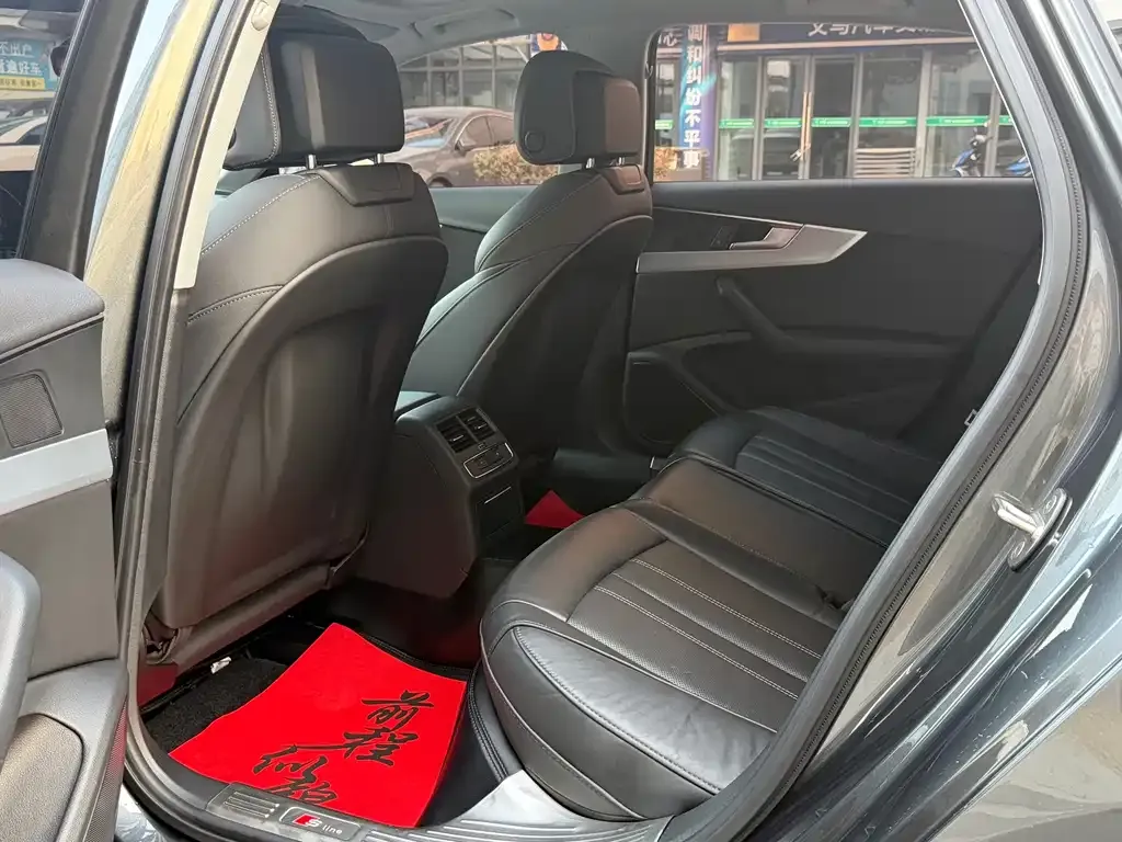 Audi A4L 2023 из CN, фото 7