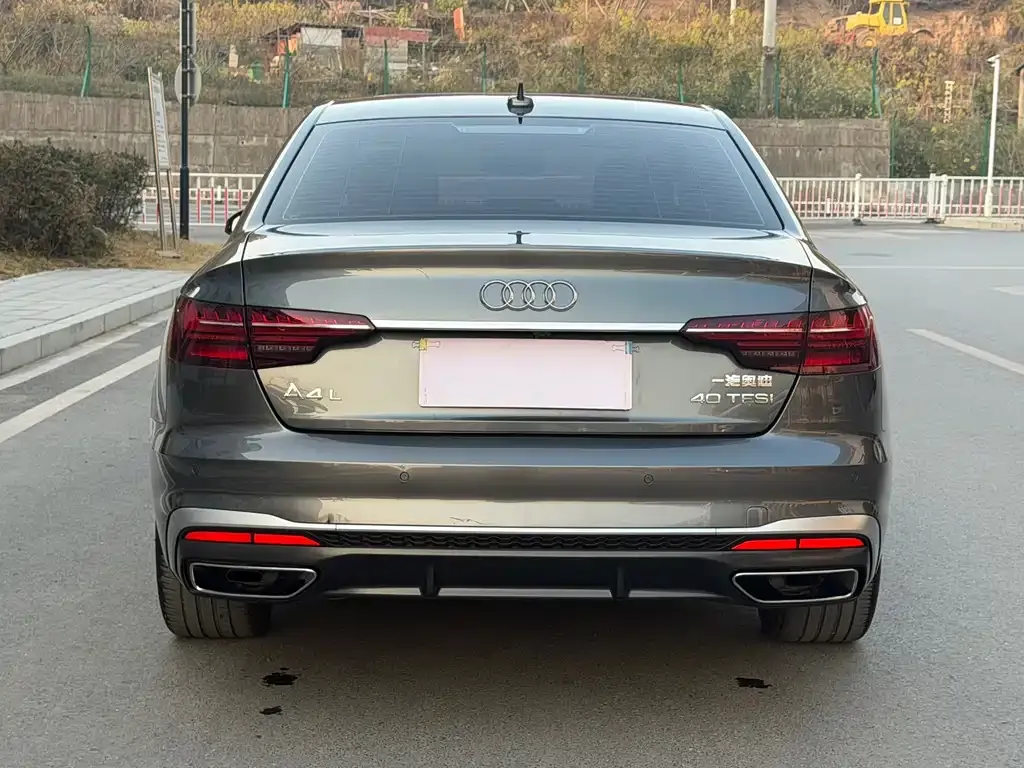 Audi A4L 2023 из CN, фото 3