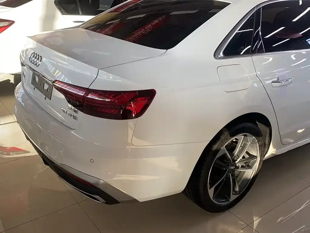 Audi A4L 2021 из CN, фото 8